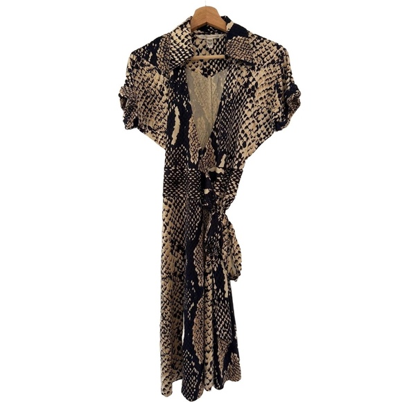Diane Von Furstenberg Dresses & Skirts - Diane von Furstenberg Navy Beige Snakeskin Wrap Dress size 4 100% silk EUC